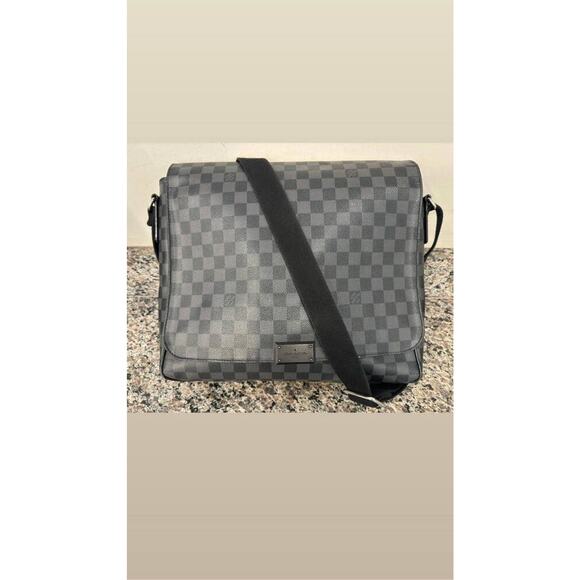 Louis Vuitton Damier Graphite District GM Messenger Bag FL3104 - 335391 - Picture 1 of 16